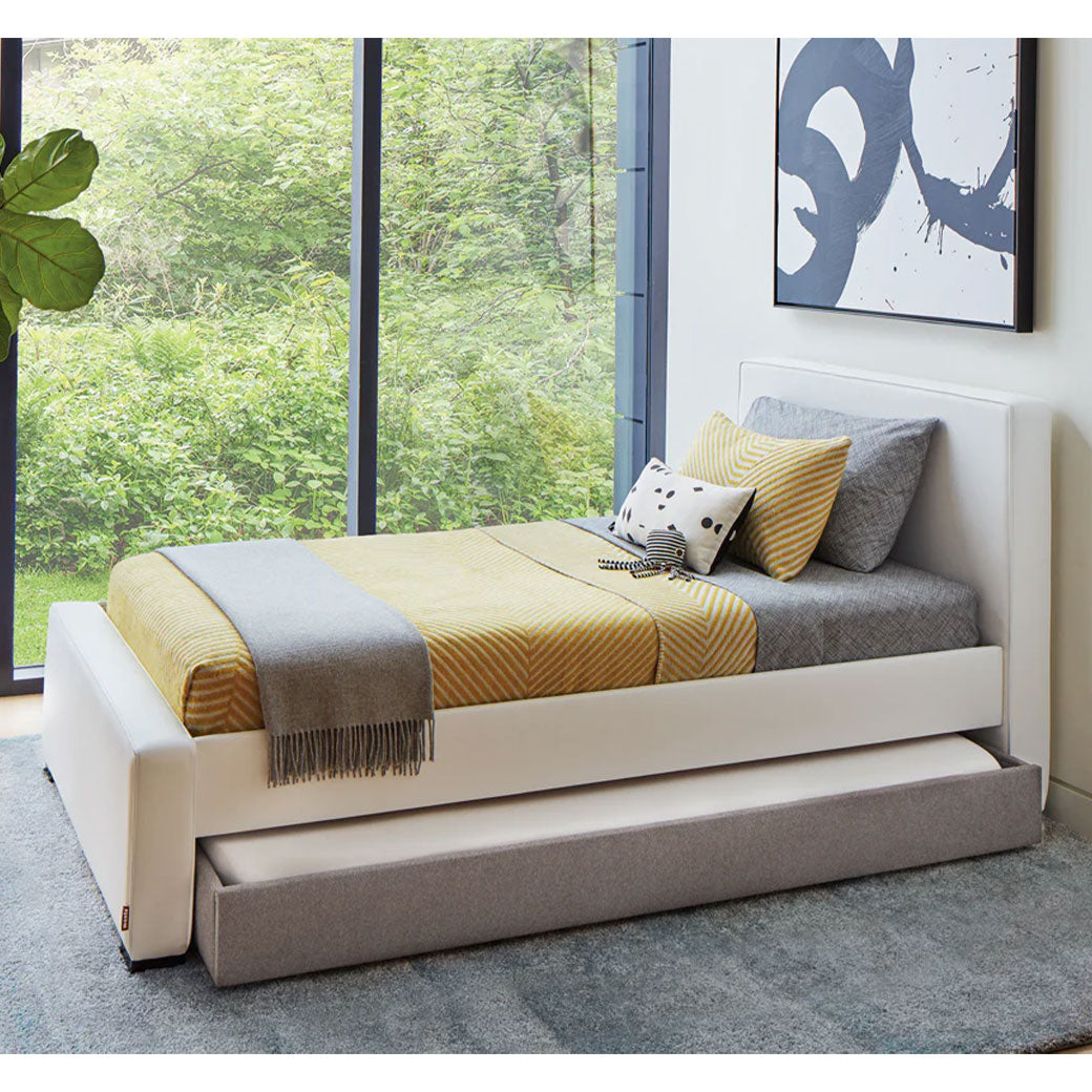 Monte Dorma Bed next to a window in -- Lifestyle