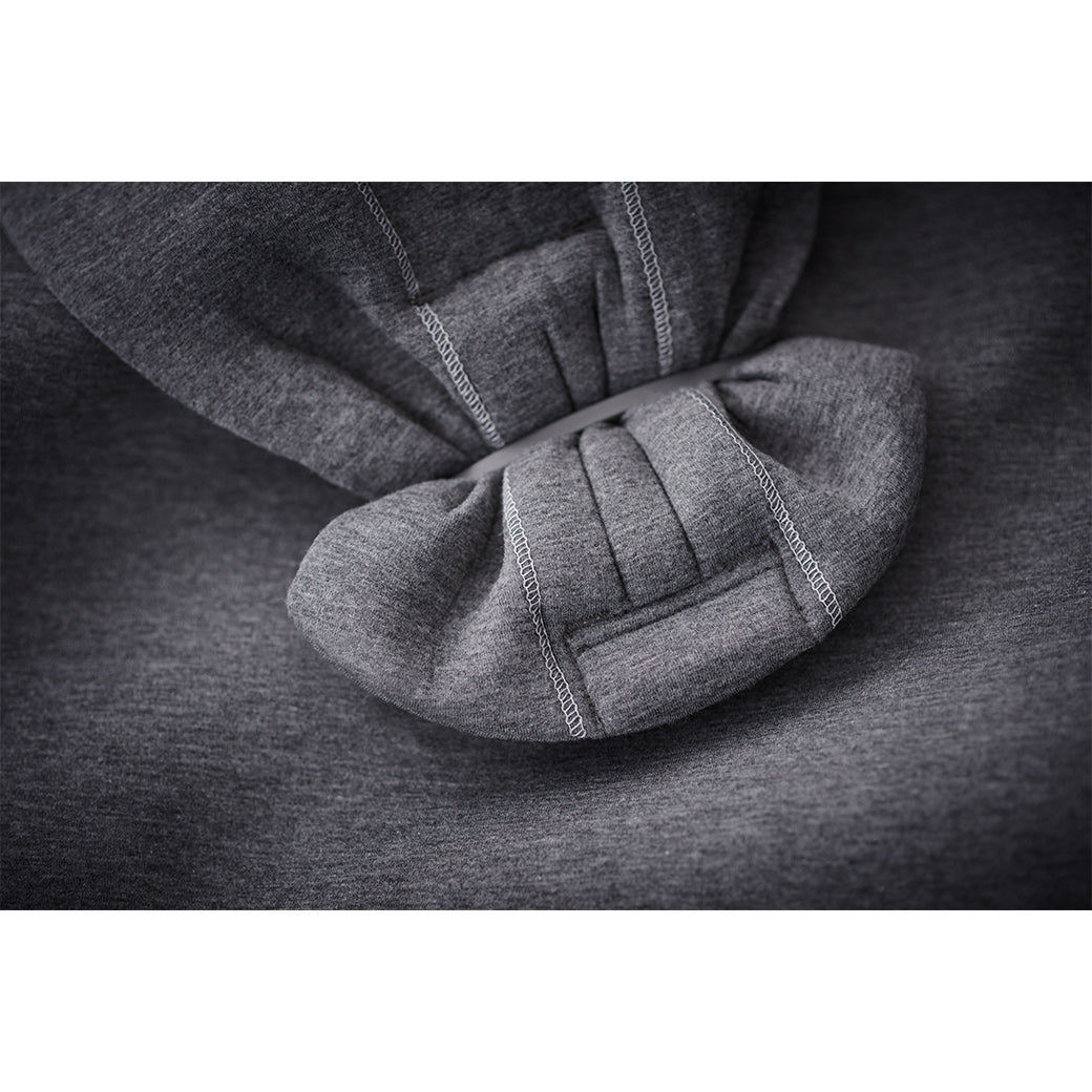 Details of stitching of the BABYBJÖRN Baby Carrier Mini in -- Color_Dark Gray 3D Jersey