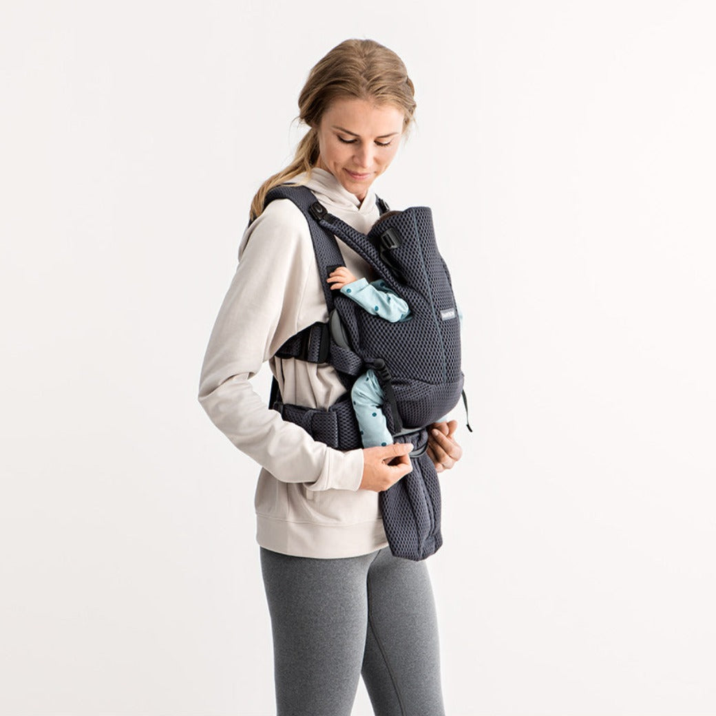 Side View of BABYBJÖRN Baby Carrier Free in -- Color_Anthracite 3D Mesh