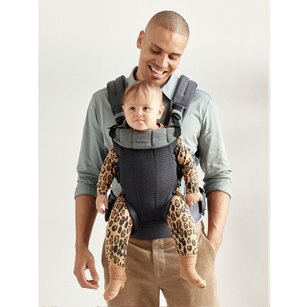 Dad carrying baby in Babybjorn Baby Carrier Harmony in -- Color_Anthracite