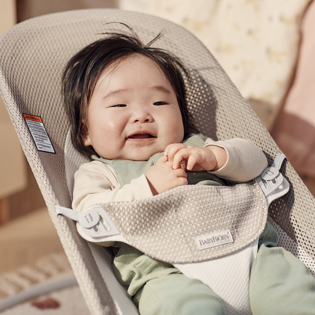 Closeup of baby in BABYBJÖRN Bouncer Balance Soft in -- Color_Grey Beige/White Mesh