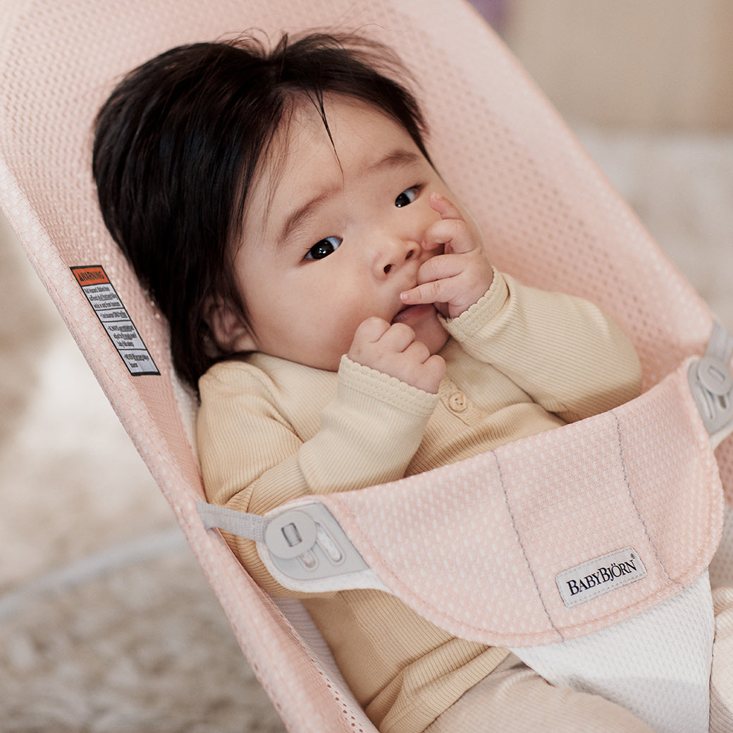 Closeup of baby in BABYBJÖRN Bouncer Balance Soft in -- Color_Pearly Pink/White Mesh