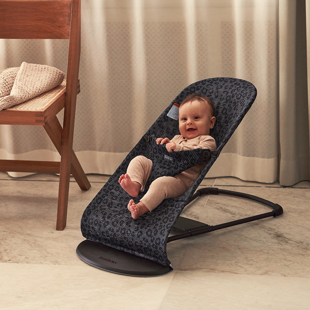 Baby laughing in BABYBJÖRN Bouncer Bliss in -- Color_Anthracite Leopard Mesh