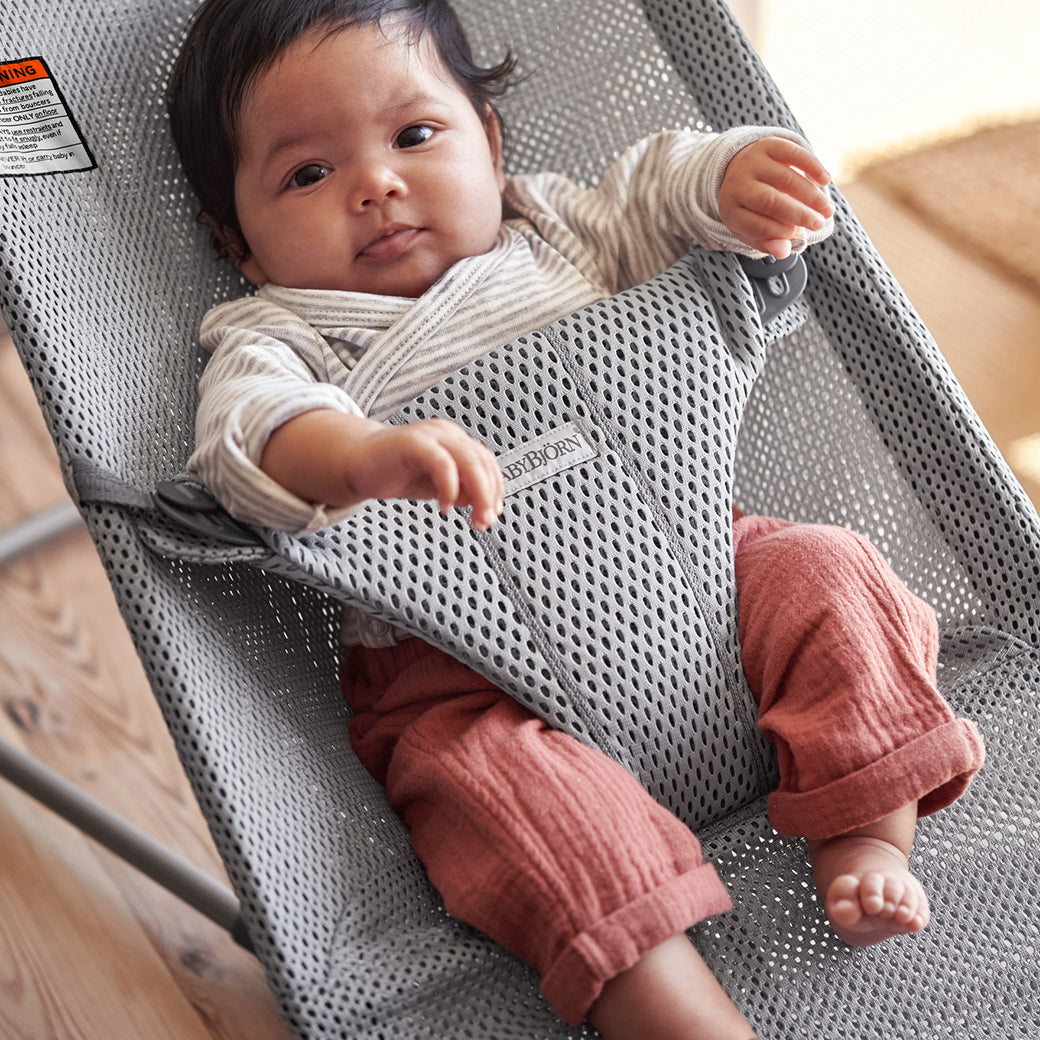Upper view of baby in BABYBJÖRN Bouncer Bliss in -- Color_Grey Mesh