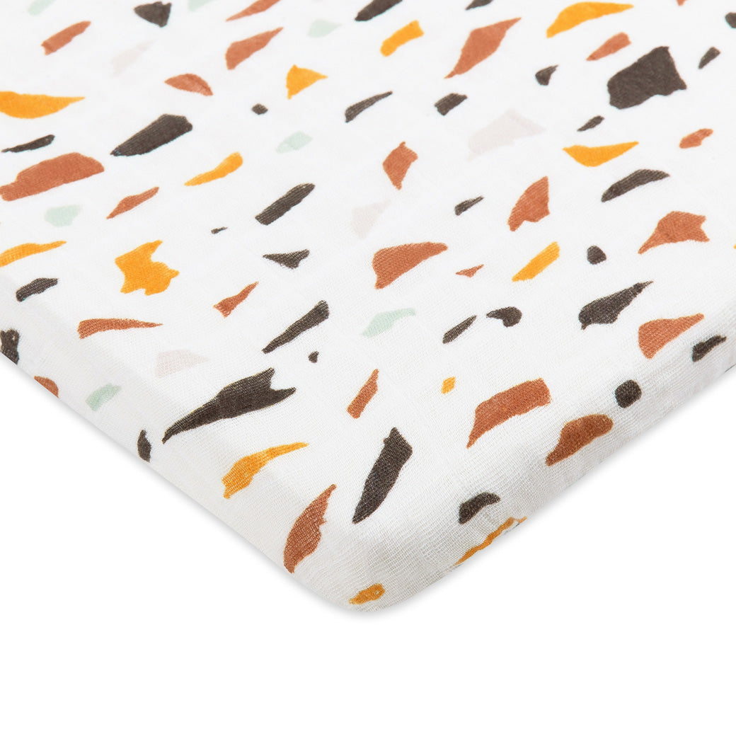 Babyletto All-Stages Bassinet Sheet In GOTS Certified Organic Muslin Cotton in -- Color_Terrazzo
