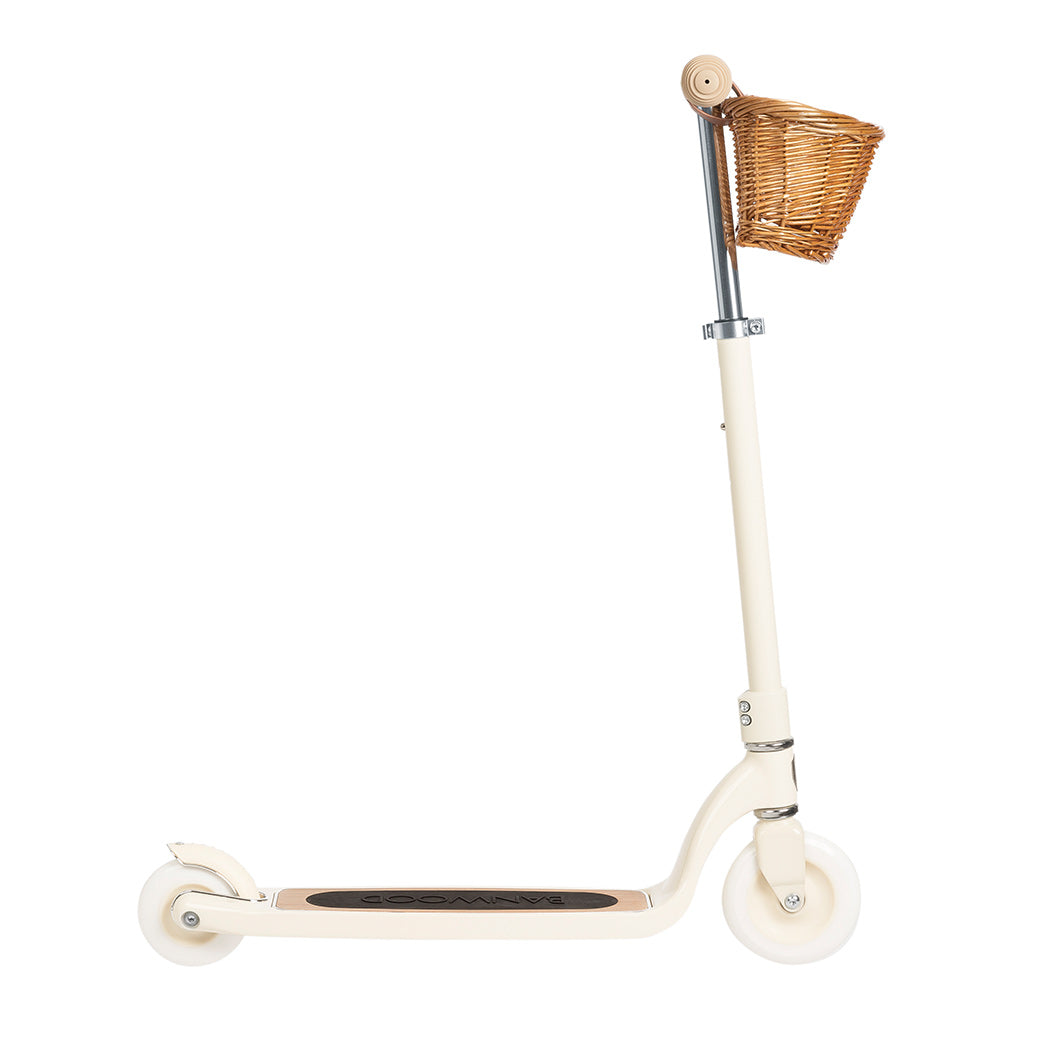 Side view of Banwood Maxi Scooter with beloved wicker basket in -- Color_Cream