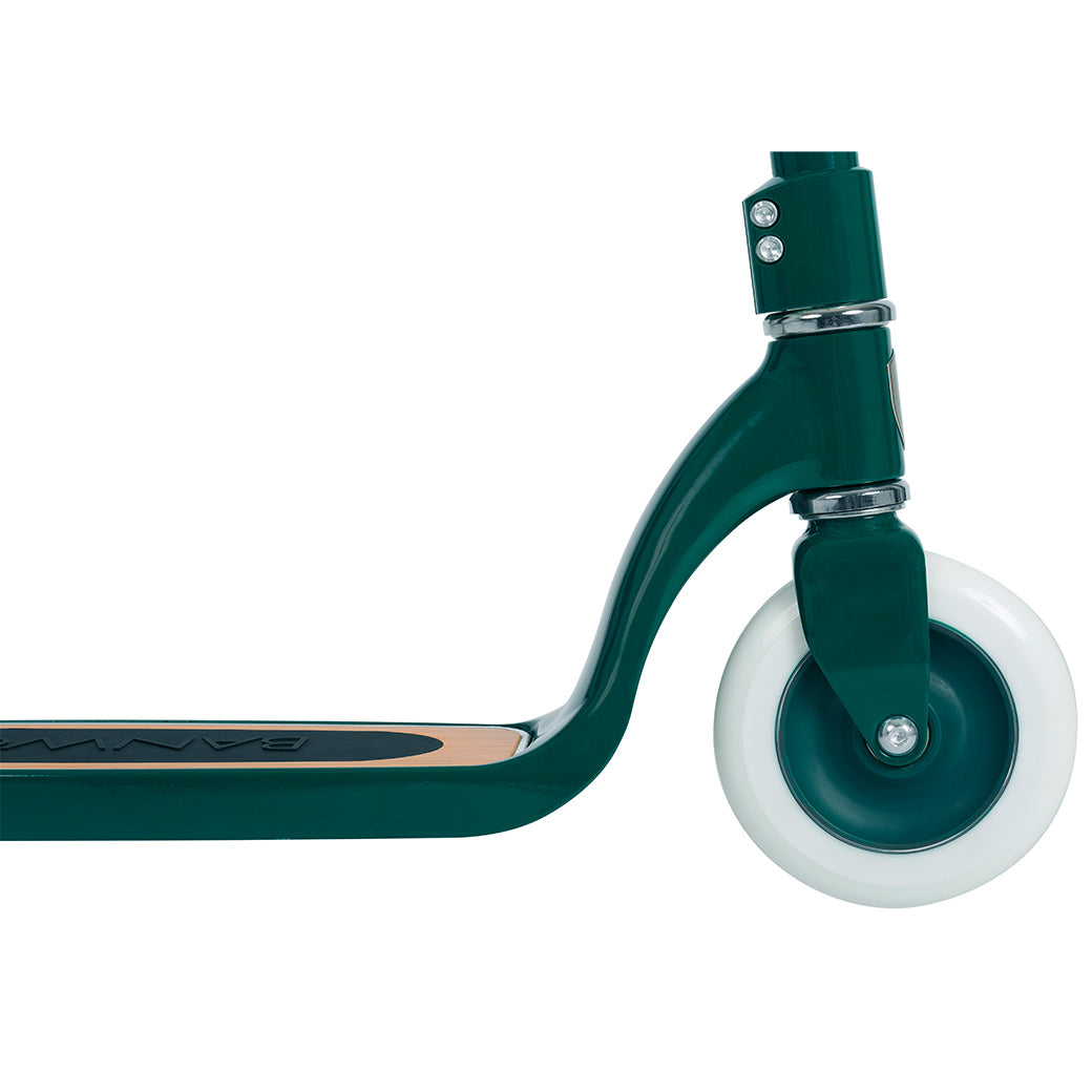 Side view of the front wheel of Banwood Maxi Scooter in -- Color_Green
