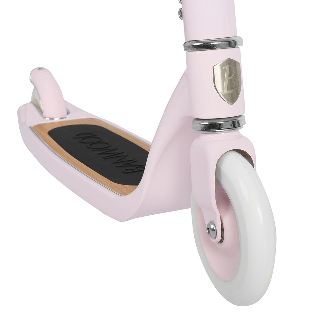 The front wheel of Banwood Maxi Scooter in -- Color_Pink