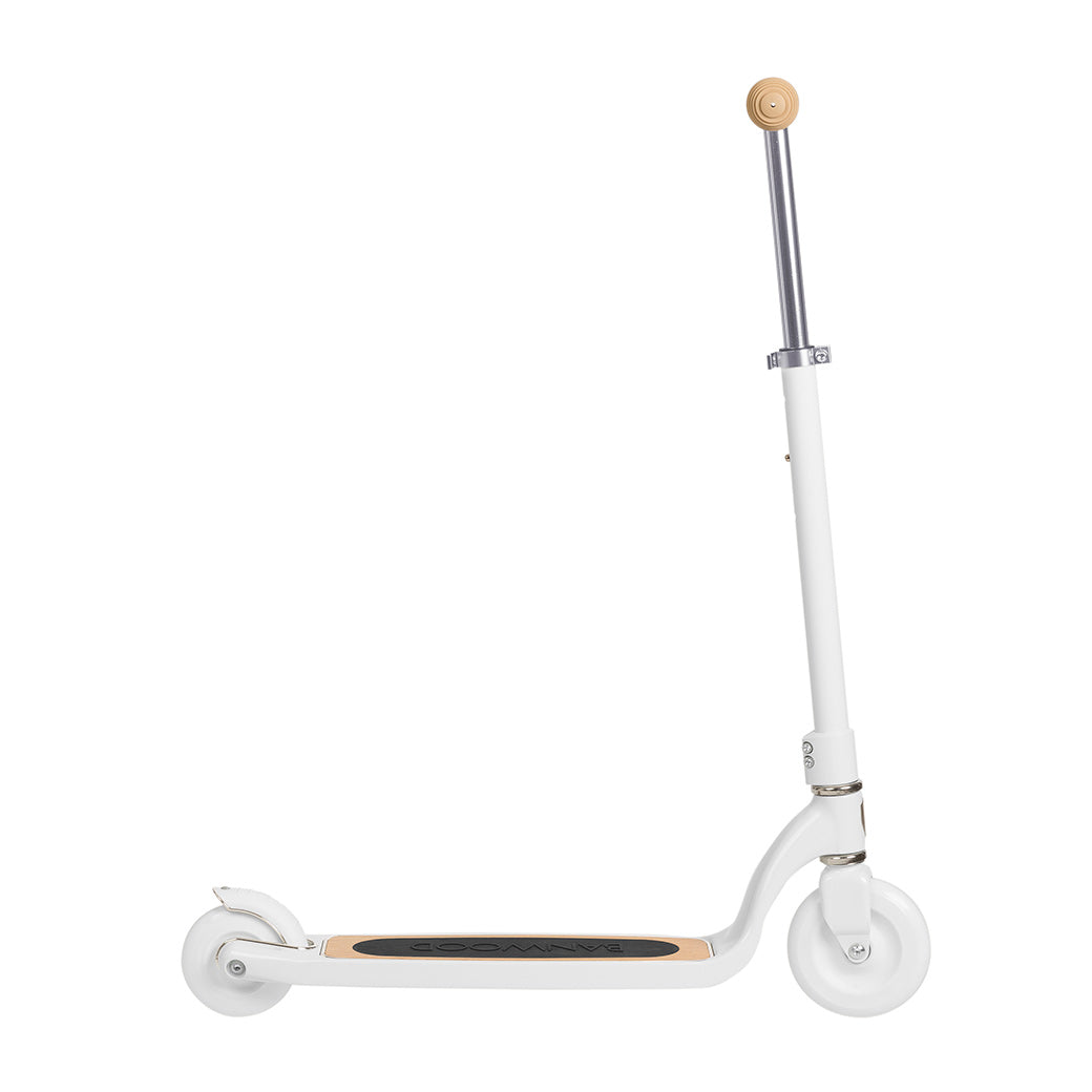 Side view of Banwood Maxi Scooter without beloved wicker basket in -- Color_White