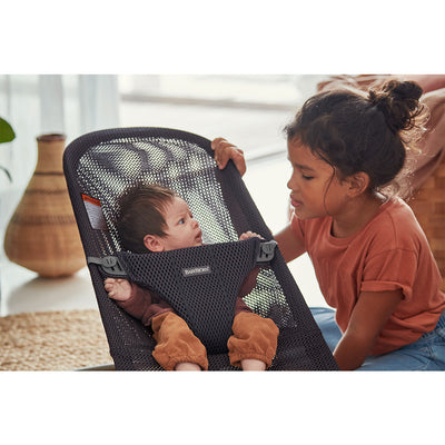 Baby in BABYBJÖRN Bouncer Bliss looking at sisterin -- Color_Anthracite (Slate Gray) Mesh