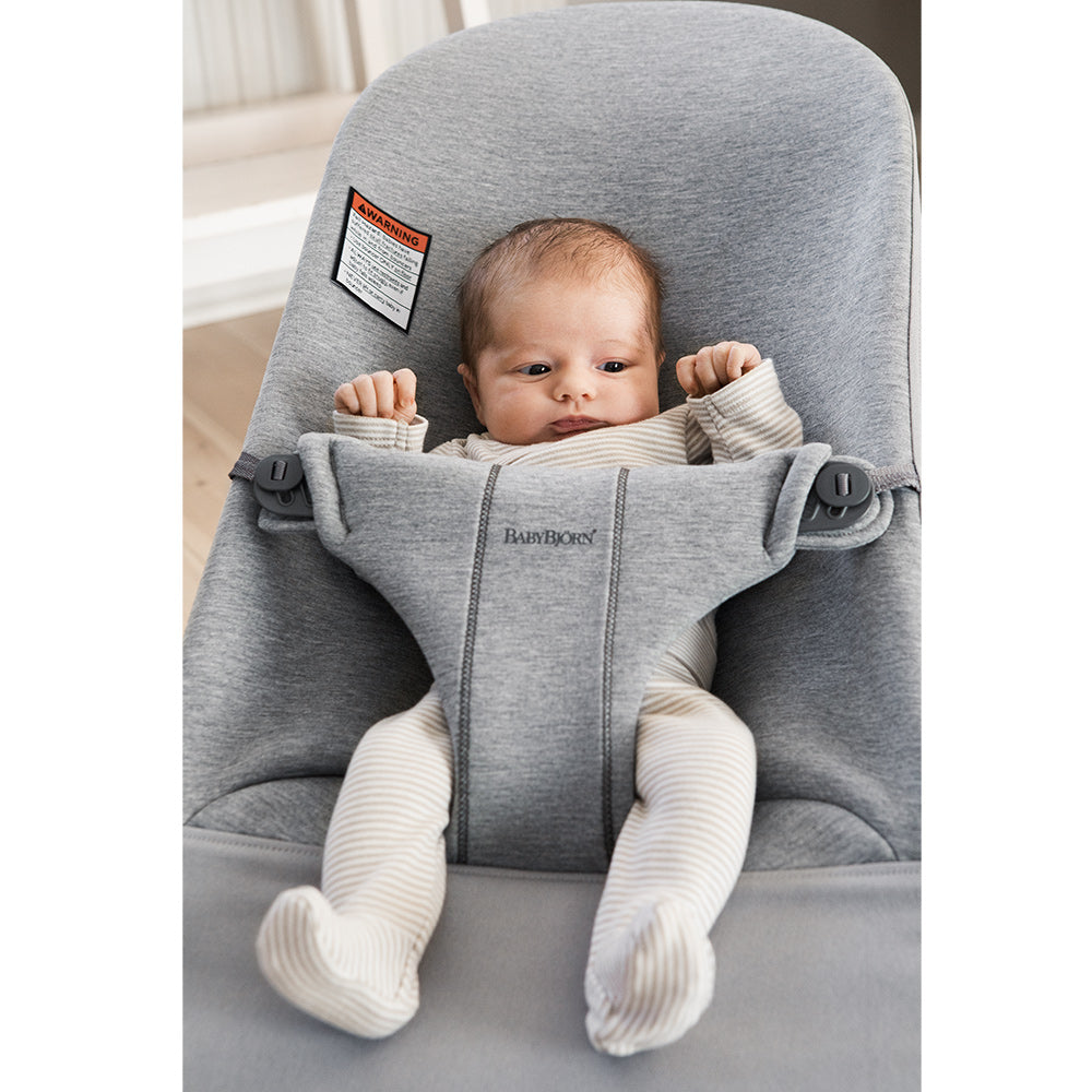 Baby sitting in BABYBJÖRN Bouncer Bliss in -- Color_Light Gray 3D Jersey