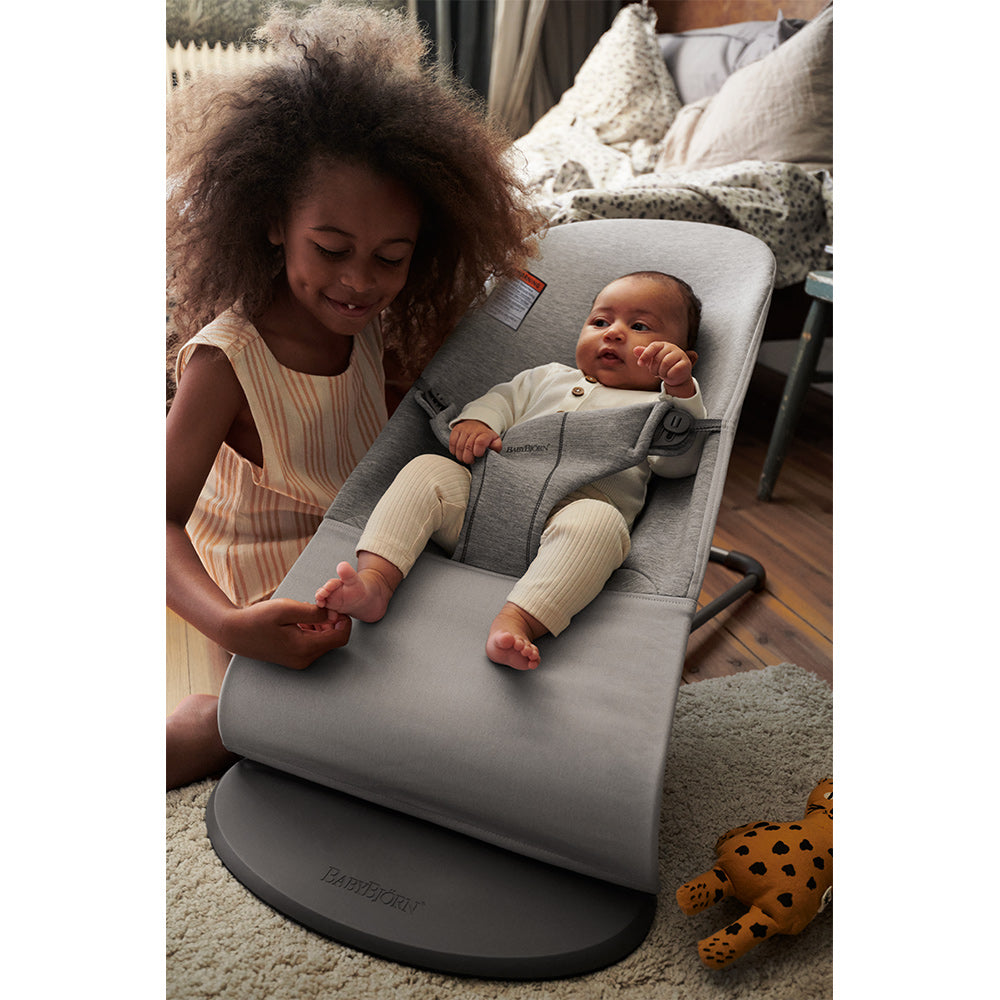 Toddler smiling next to baby in BABYBJÖRN Bouncer Bliss in -- Color_Light Gray 3D Jersey