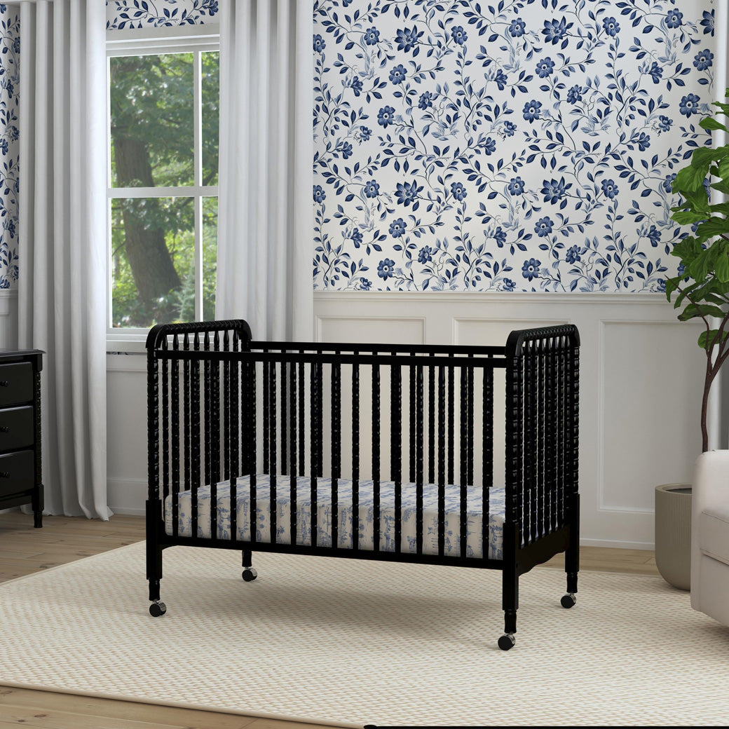 Jenny Lind 3-in-1 Convertible Crib