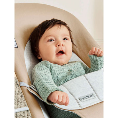Closeup of baby in BABYBJÖRN Bouncer Balance Soft in -- Color_Beige/Gray Woven/Jersey