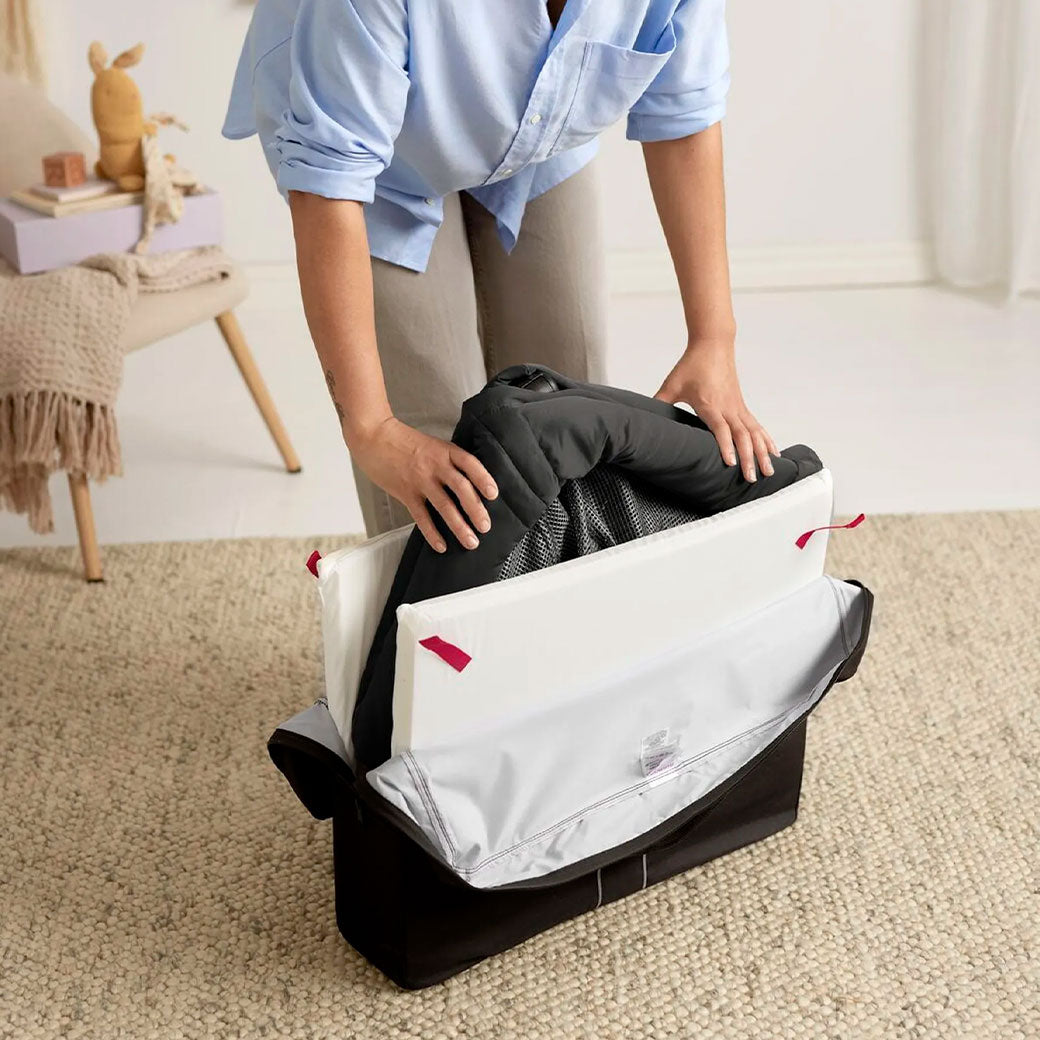 BABYBJÖRN Travel Crib Light + Fitted Sheet Bundle | Modern Nursery™
