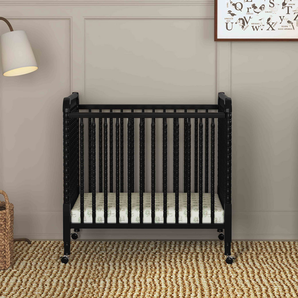 DaVinci Jenny Lind 3-in-1 Convertible Mini Crib | Modern Nursery™