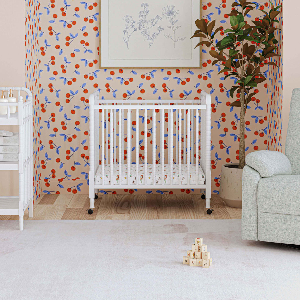 DaVinci Jenny Lind 3-in-1 Convertible Mini Crib | Modern Nursery™