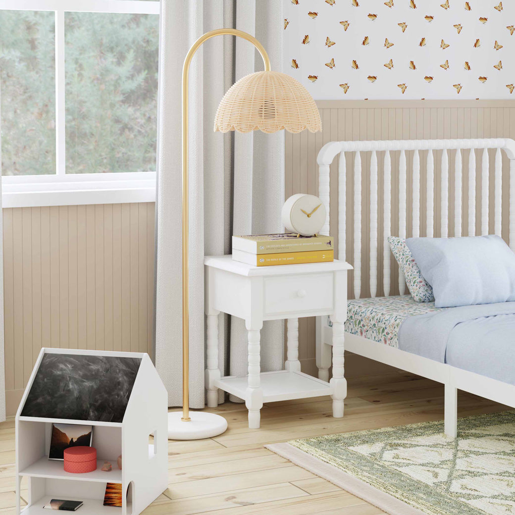 ジョージジェンセン　ペストリーサーバー　L DaVinci Jenny Lind Spindle Nightstand | Modern Nursery™