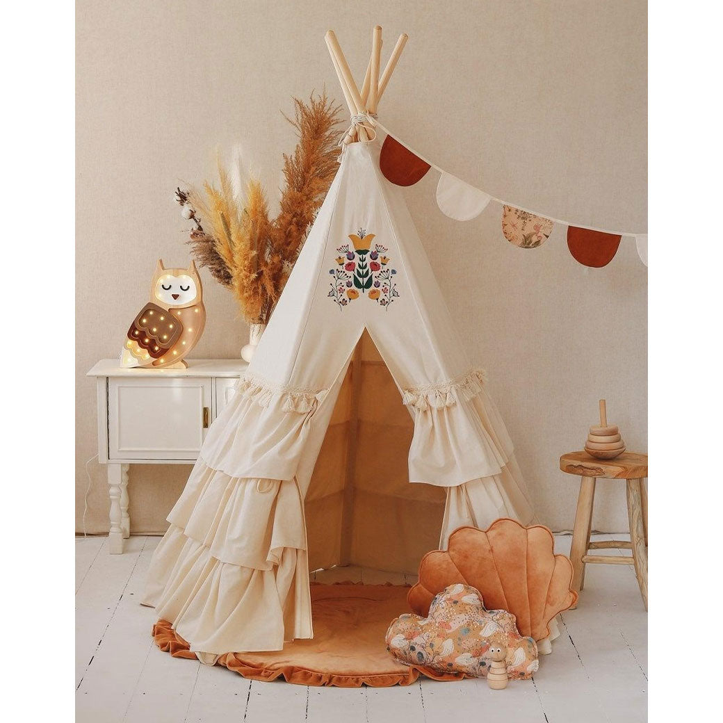 Teepee Tent with Frills