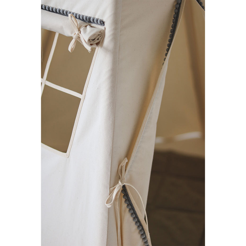 Teepee Tent with Pompoms
