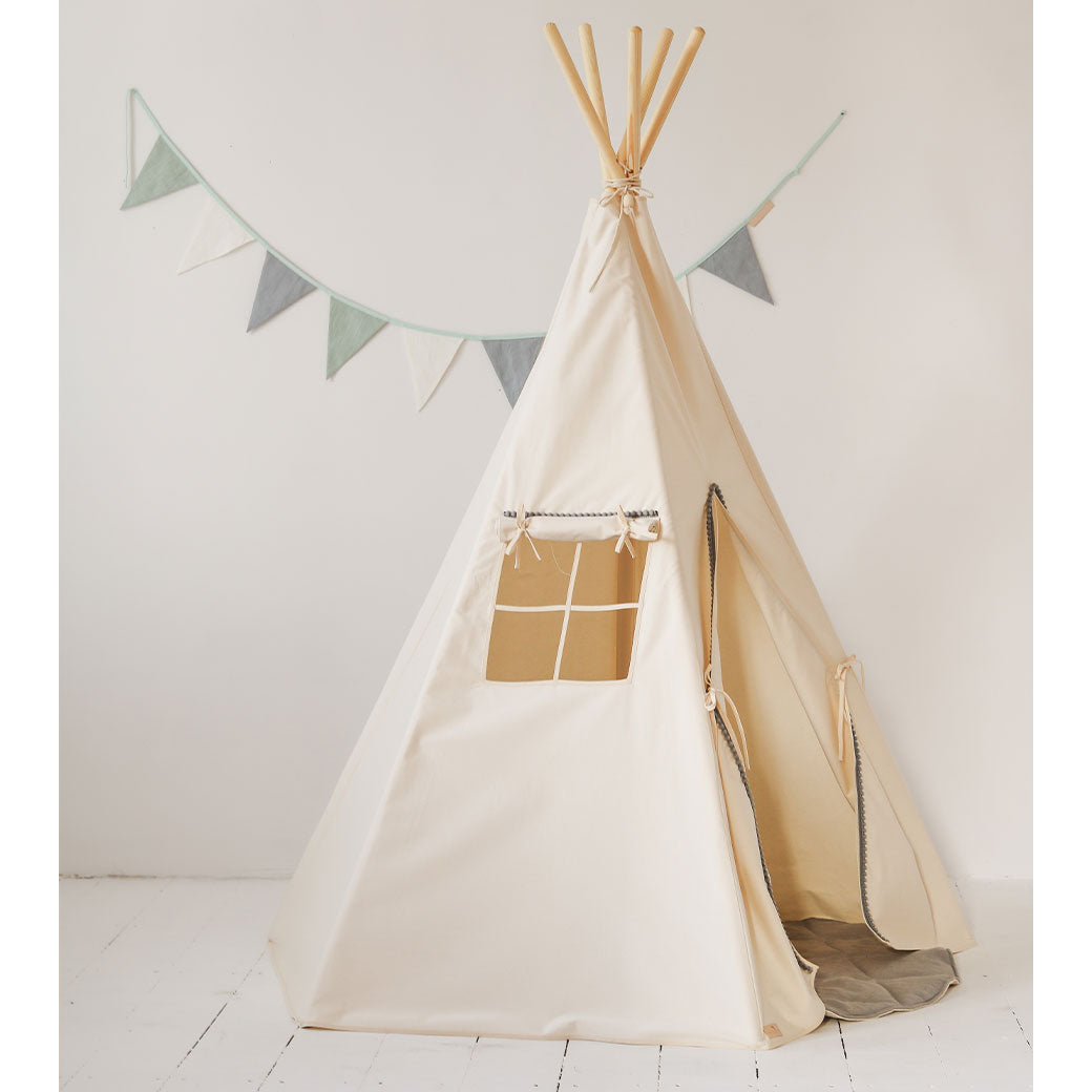 Teepee Tent with Pompoms