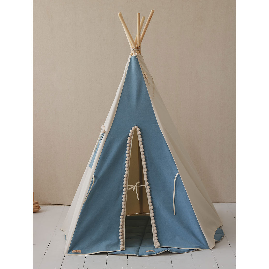 Teepee Tent with Pompoms