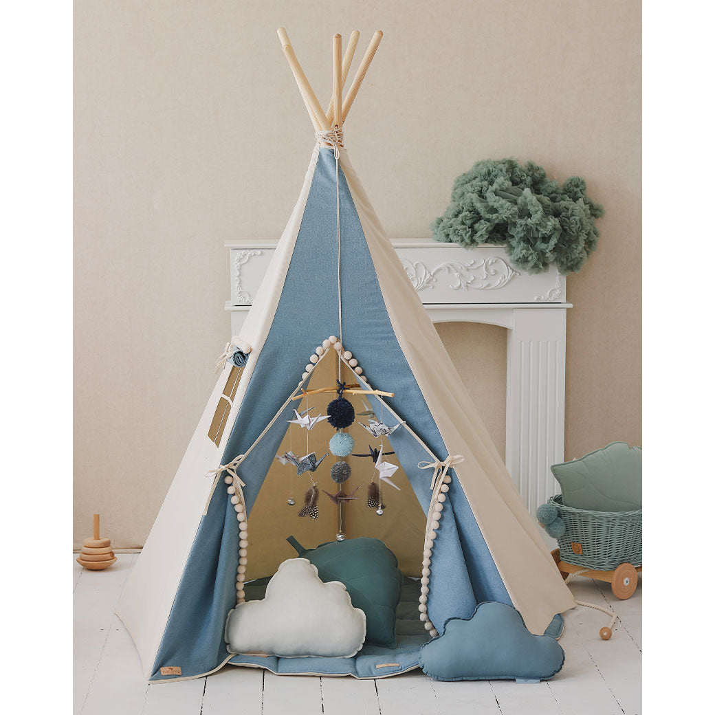 Teepee Tent with Pompoms