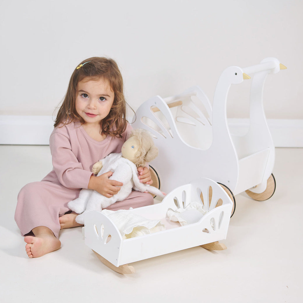 Sweet Swan Dolly Bed