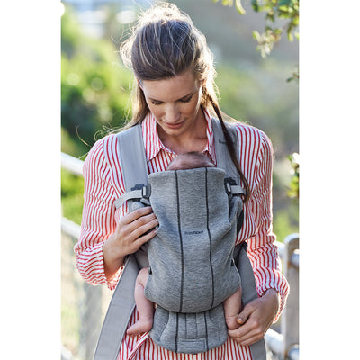 Front of BABYBJÖRN Baby Carrier Mini in Light Gray 3D Jersey