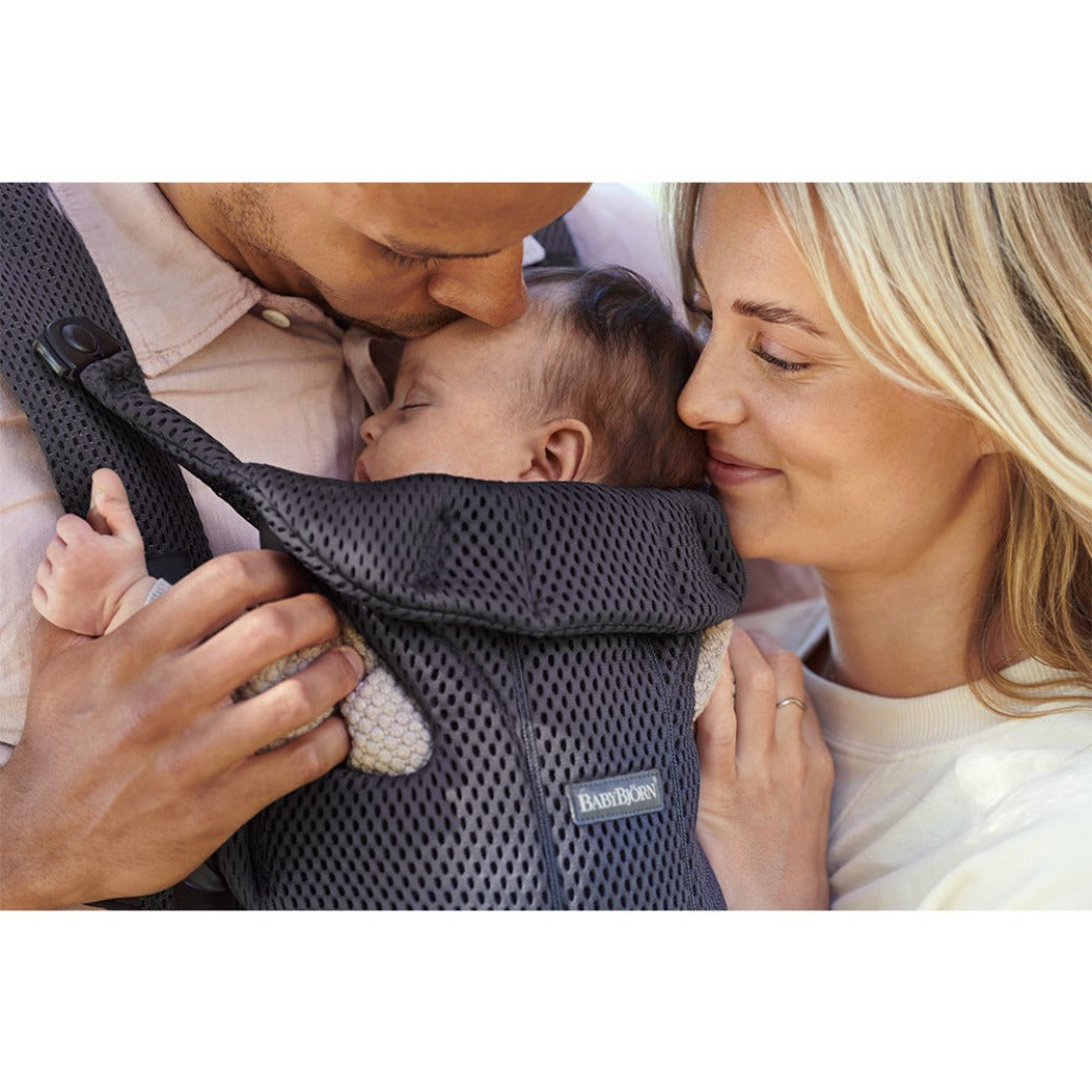 Up close of baby sleeping in the BABYBJÖRN Baby Carrier Free in -- Color_Anthracite 3D Mesh
