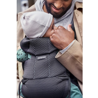 Up close with dad and baby in the BABYBJÖRN Baby Carrier Free in -- Color_Anthracite 3D Mesh