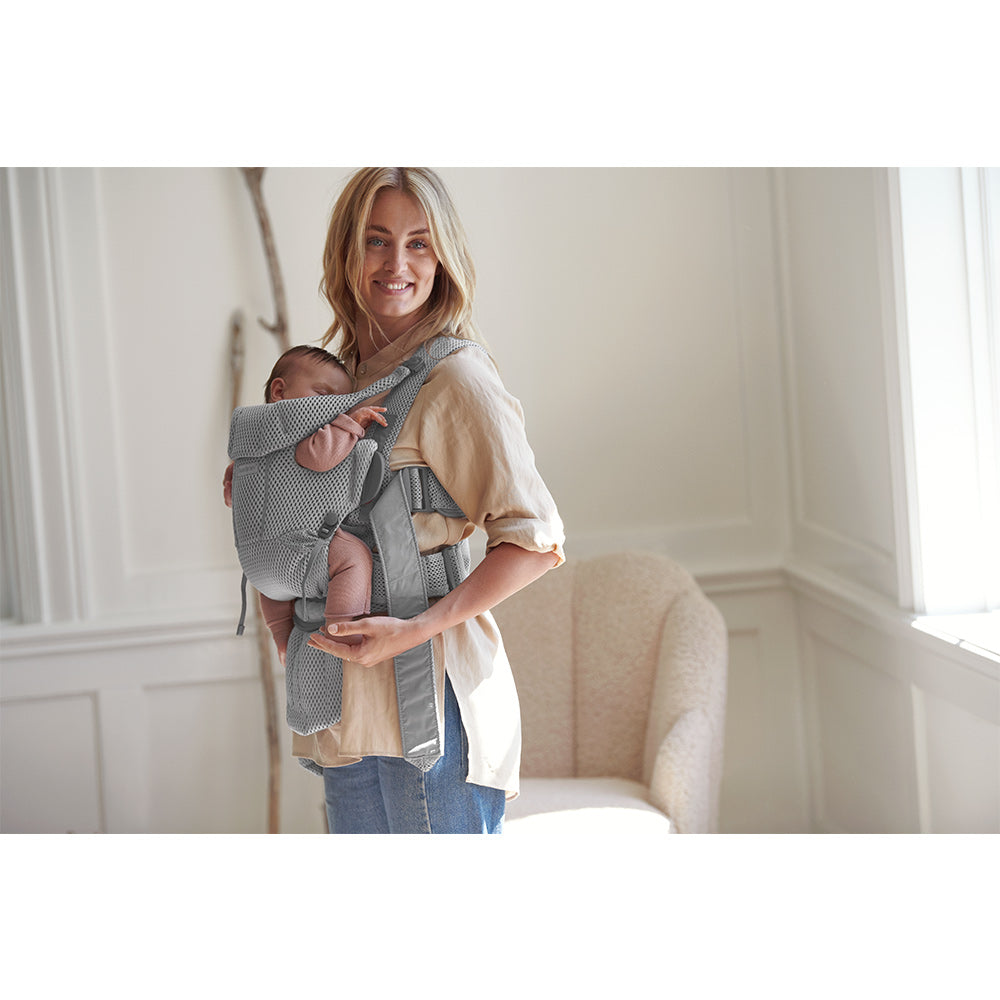 Side view of mother with baby in BABYBJÖRN Baby Carrier Free in -- Color_Gray 3D Mesh