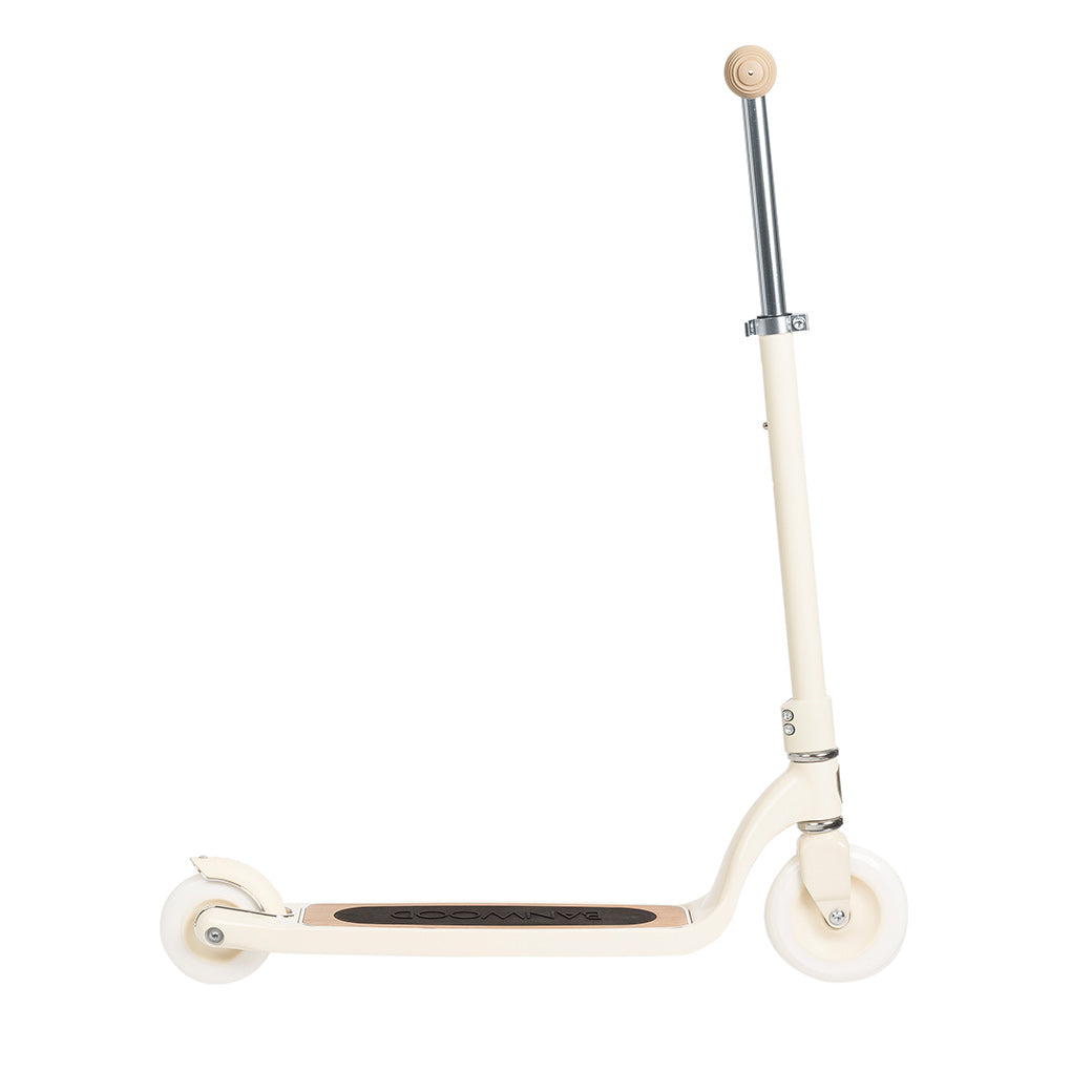 Side view of Banwood Maxi Scooter without beloved wicker basket in -- Color_Cream