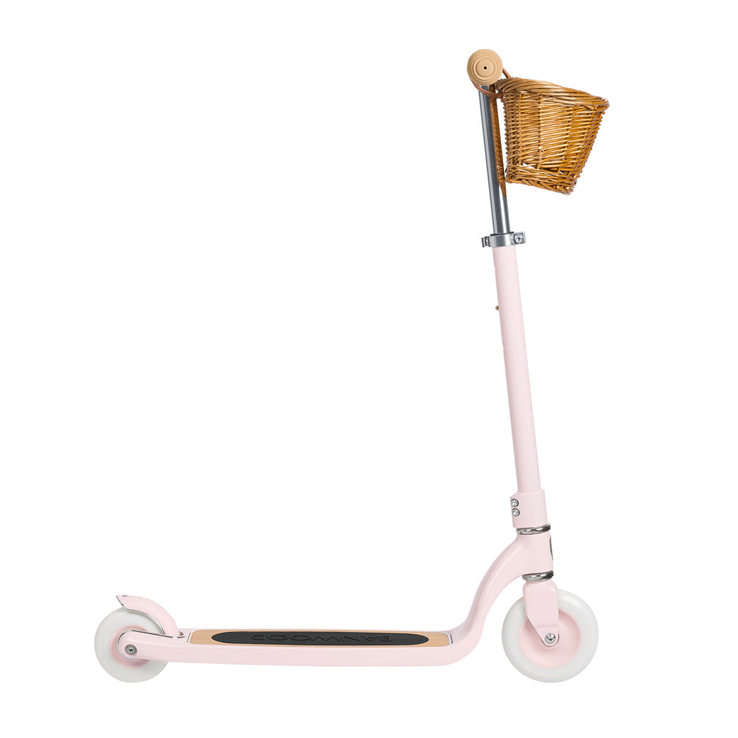 Side view of Banwood Maxi Scooter with beloved wicker basket in -- Color_Pink