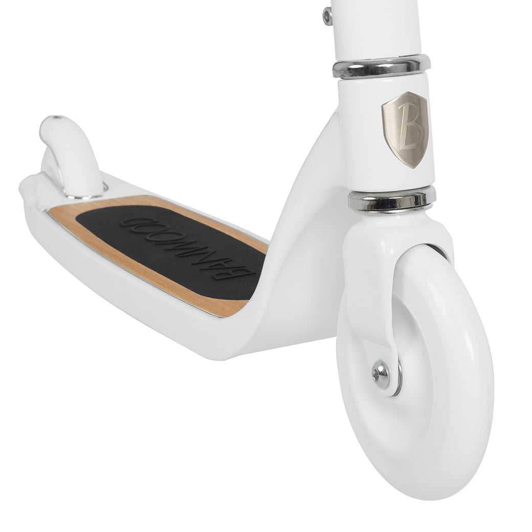The front wheel of Banwood Maxi Scooter in -- Color_White