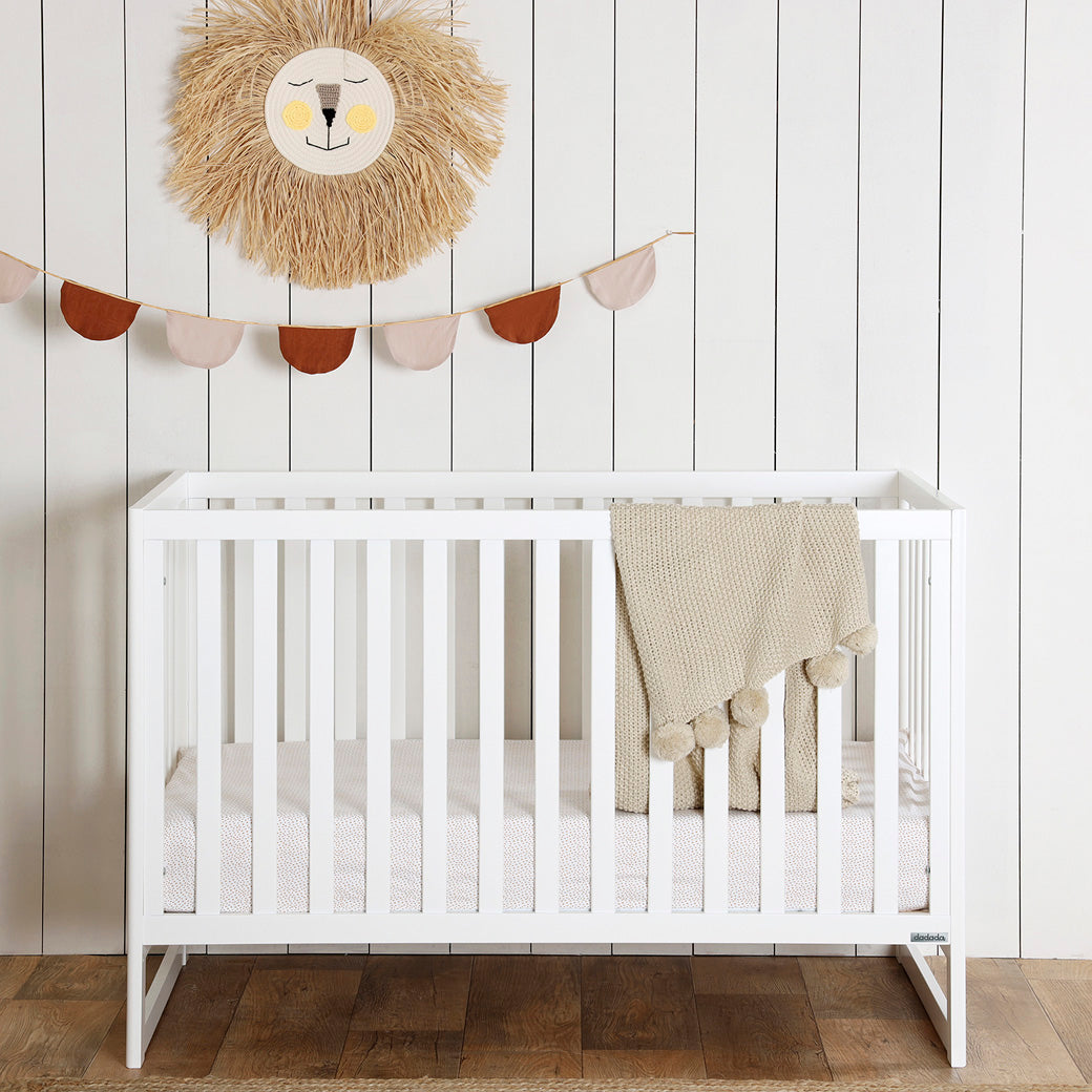 Front view of Dadada Austin 3-in-1 Crib with a blanket in -- Color_White