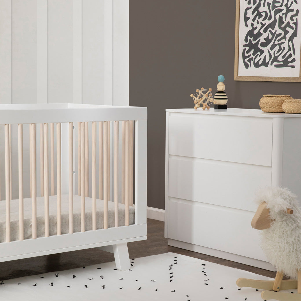 Zoomed in Picture to see 25% of Babyletto Hudson 3-in-1 Crib in -- Color_Washed Natural/White