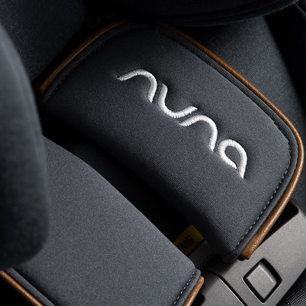 Up close of Nuna logo on the Nuna EXEC Car Seat in Color_Ocean