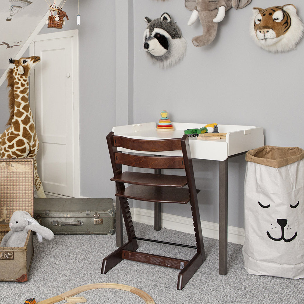 Stokke-Tripp-Trapp-High-Chair-in--Color_Walnut